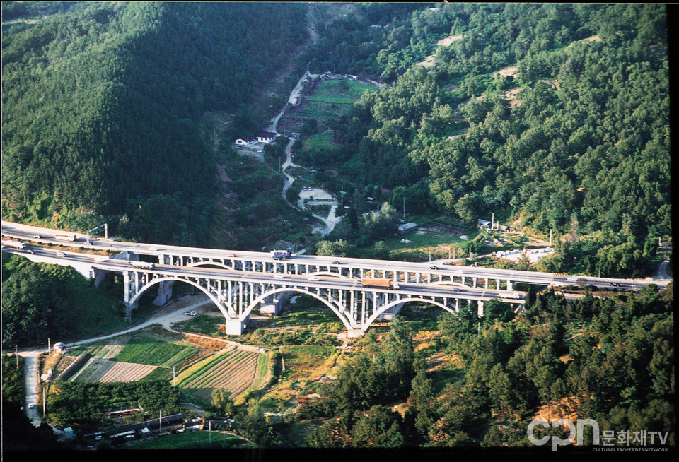가장 활발히 이용됐던 1980년대 경부고속도로 대전육교 전경 (사진 = 문화재청)