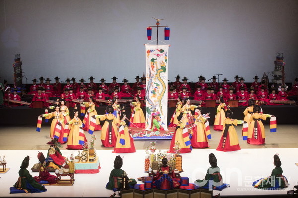 국립국악원 개원 70주년 대표공연 '야진연'에서 선보이는 '선유락' 공연 모습 (사진=국립국악원)
